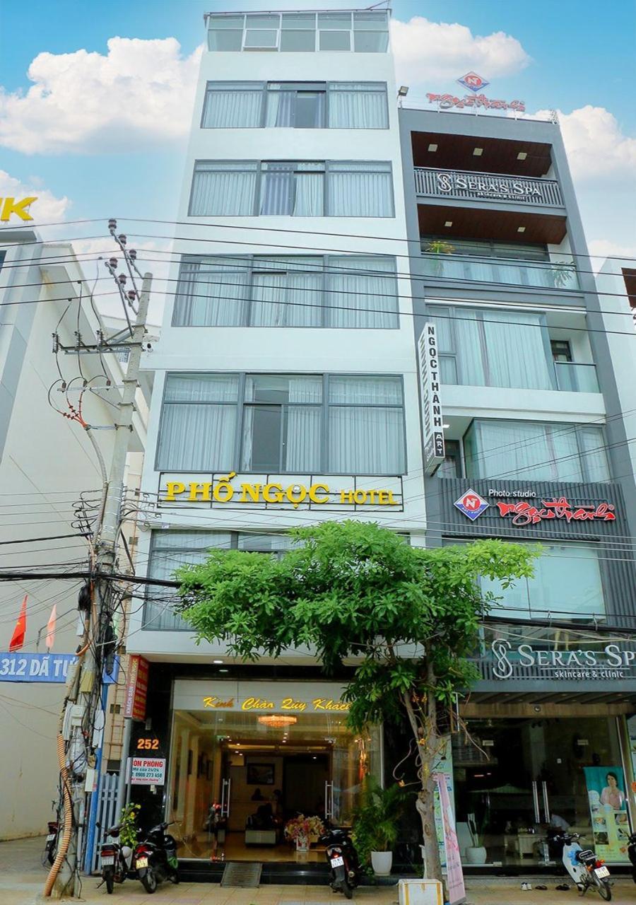 ホテル Khach San Pho Ngoc ニャチャン エクステリア 写真