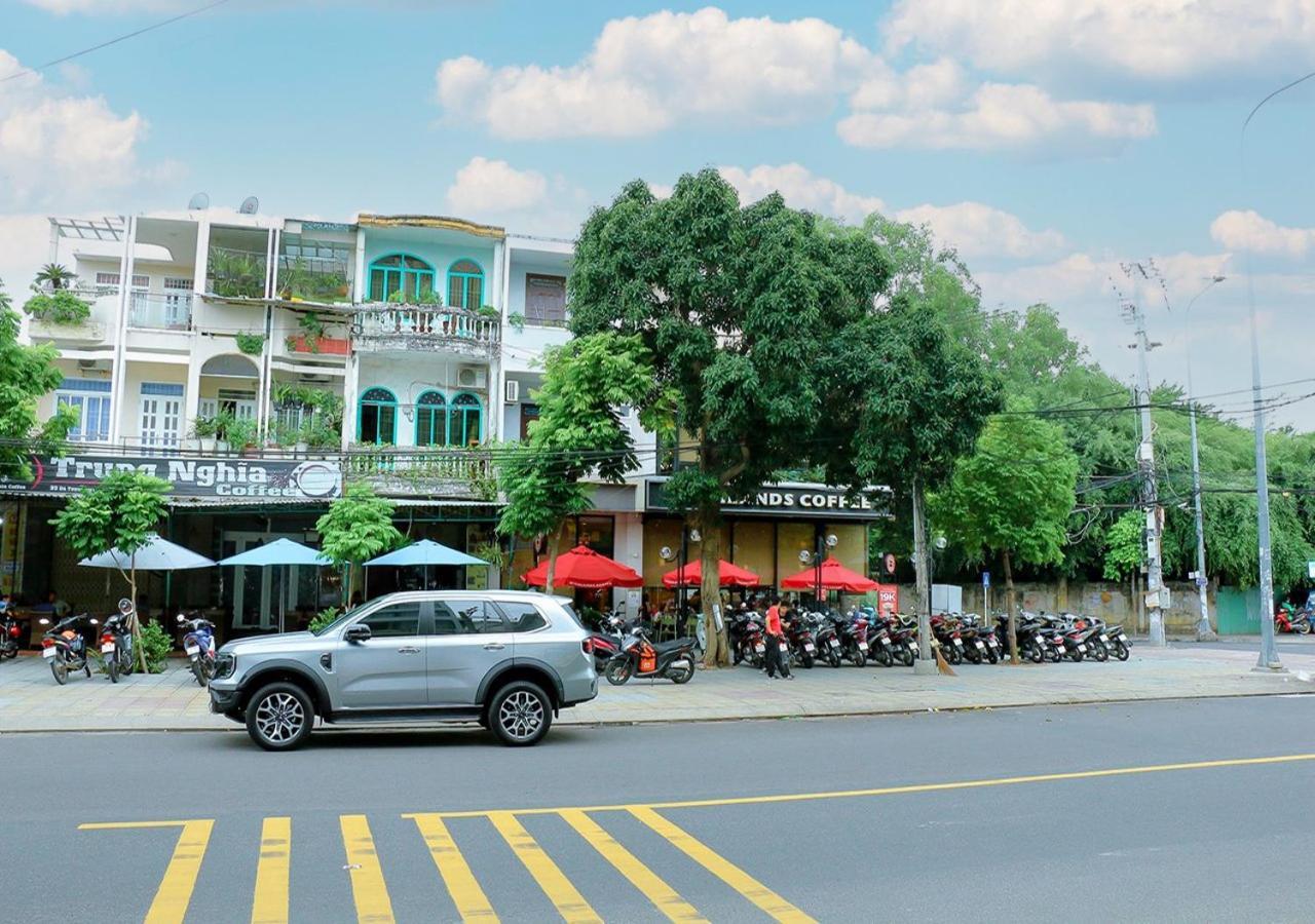 ホテル Khach San Pho Ngoc ニャチャン エクステリア 写真