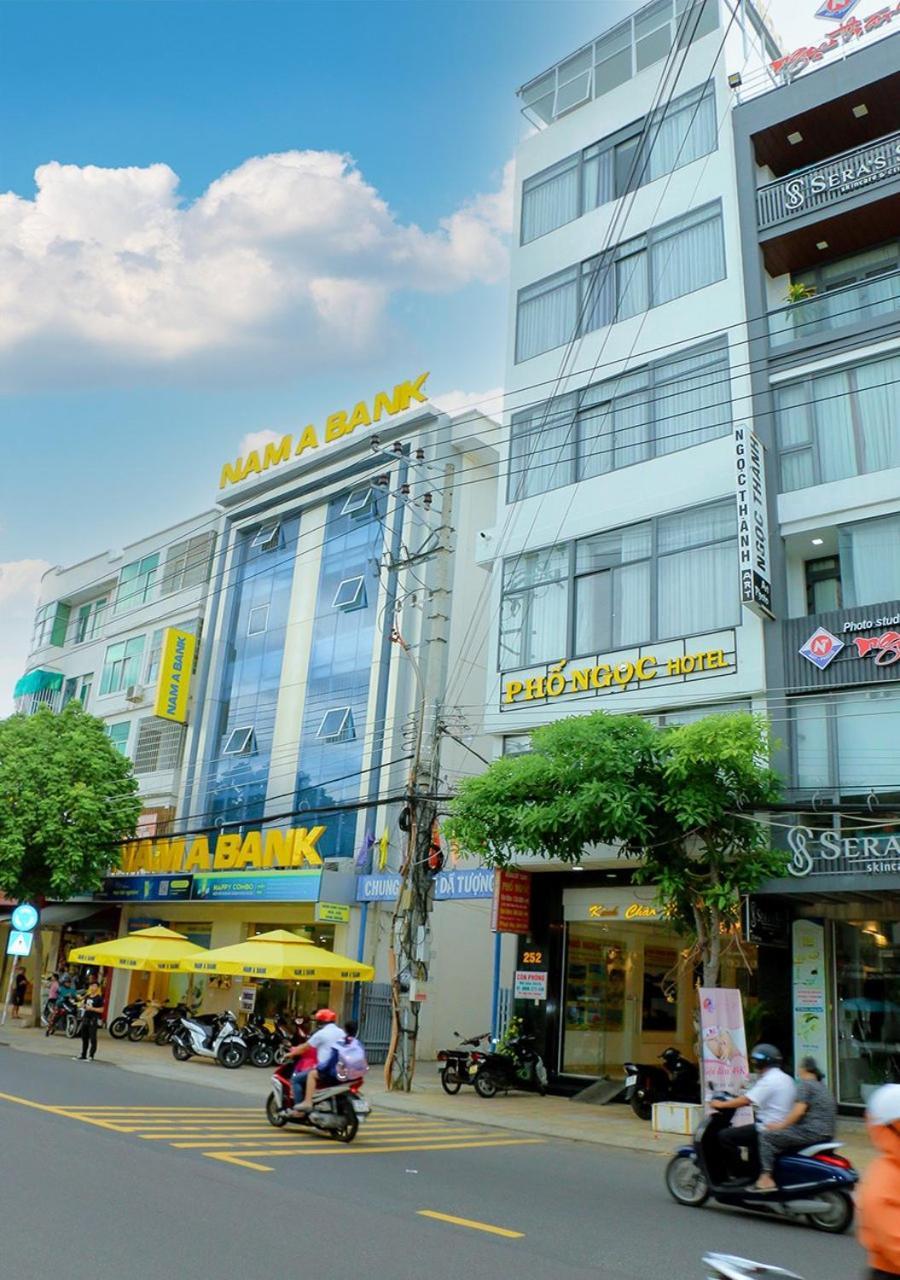 ホテル Khach San Pho Ngoc ニャチャン エクステリア 写真